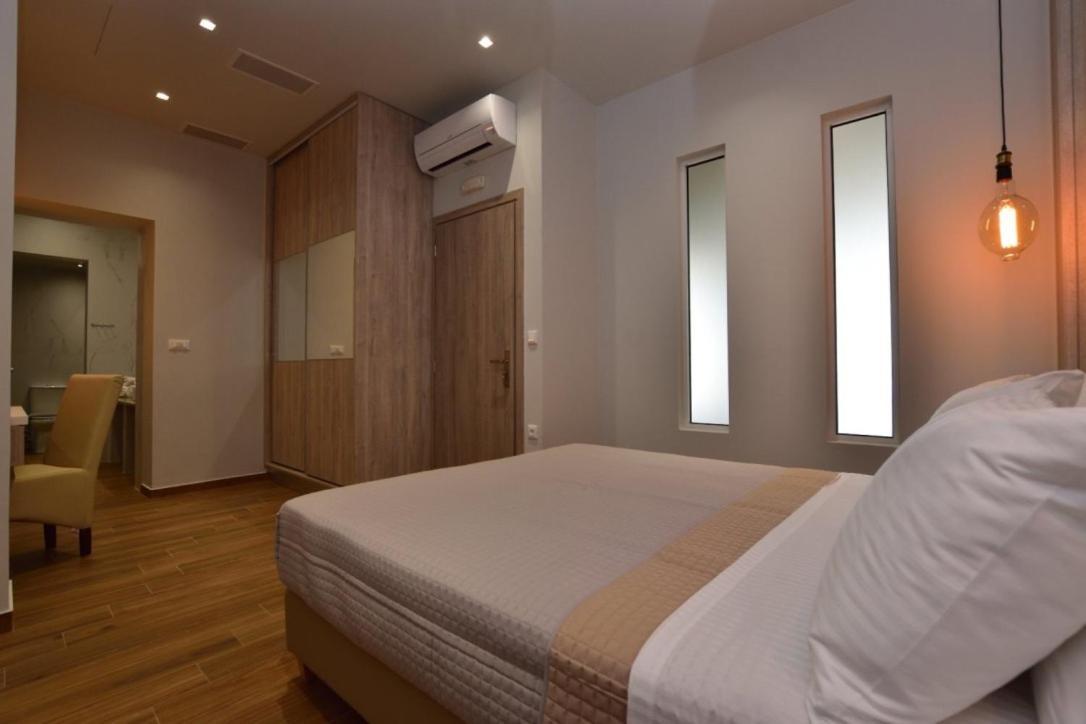 Gonis Grand Luxury Suite Palaiochora Bagian luar foto