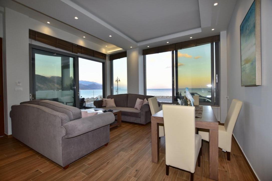Gonis Grand Luxury Suite Palaiochora Bagian luar foto