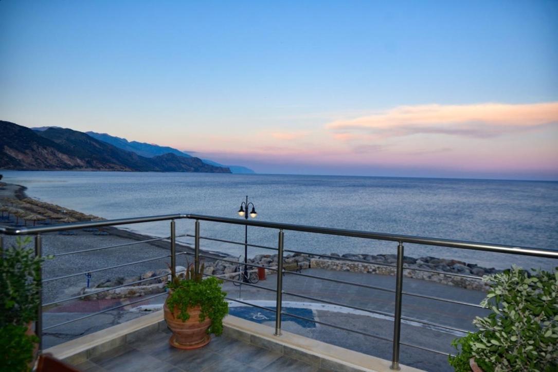 Gonis Grand Luxury Suite Palaiochora Bagian luar foto