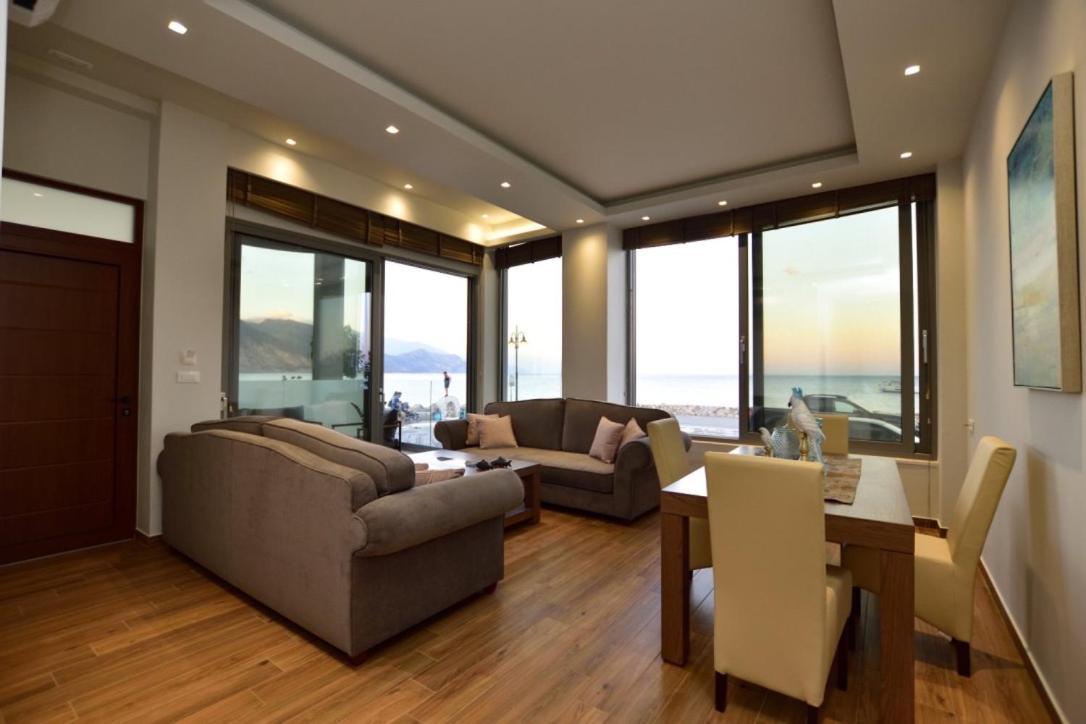 Gonis Grand Luxury Suite Palaiochora Bagian luar foto